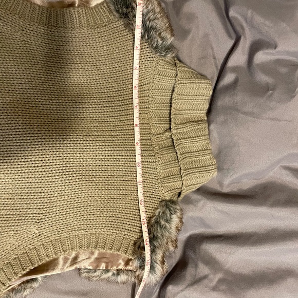 Sz.M (8-10) faux fur sweater vest - Picture 5 of 8